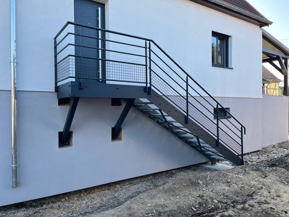 Normes et s&eacute;curit&eacute; : que faut-il savoir avant d&rsquo;installer un escalier m&eacute;tallique ? S&eacute;lestat