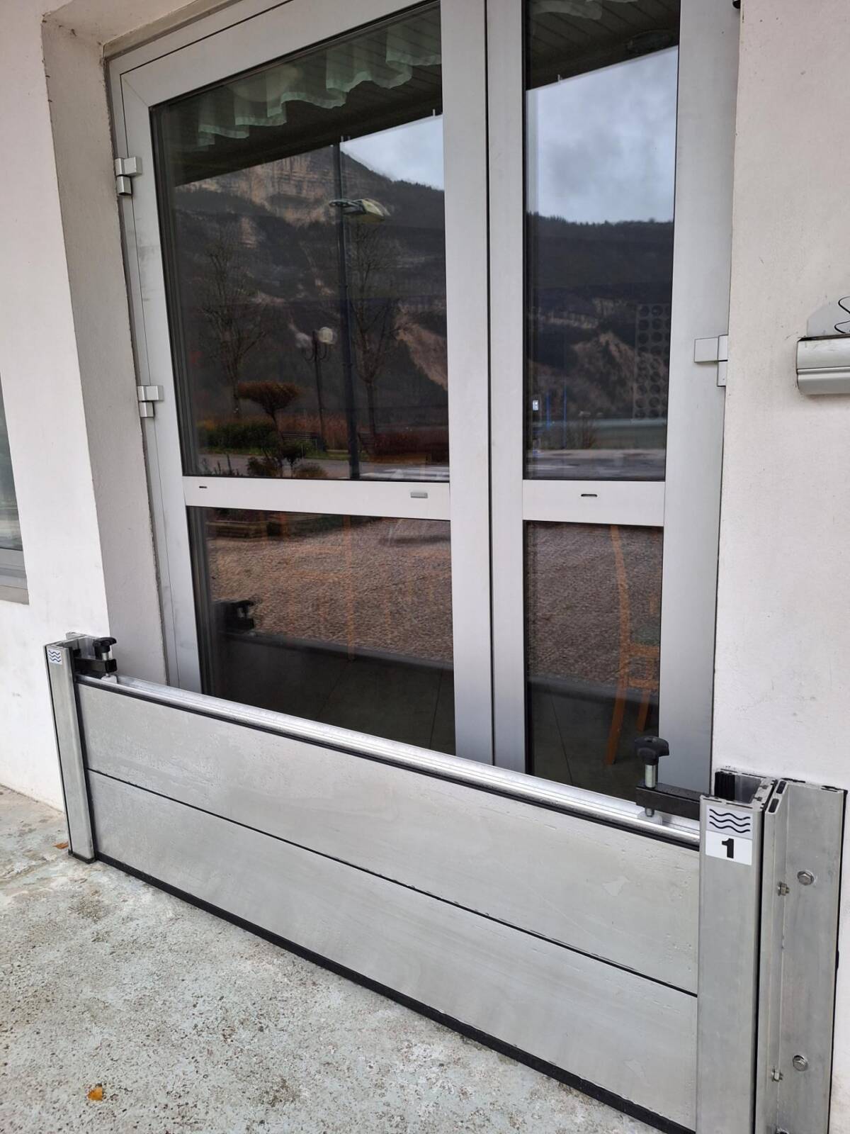 BARRIERE ANTI INONDATION BATARDEAU METALLERIE RINNERT SCHERWILLER 1 | RINNERT Barrières anti-inondation amovibles ou fixes : quelle solution privilégier pour un usage régulier ? Geispolsheim